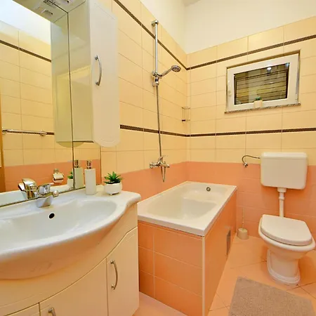 Vakantiehuis Meri By Interhome *